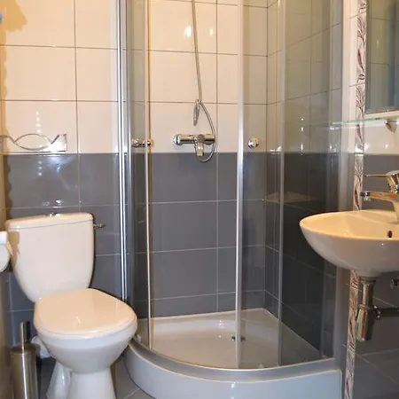 Privatunterkunft Dom Jastrzebia Z Basenem I Jacuzzi *