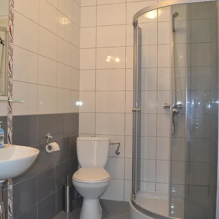 Privatunterkunft Dom Jastrzebia Z Basenem I Jacuzzi *