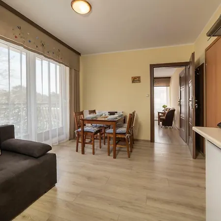 Dom Jastrzebia Z Basenem I Jacuzzi منزل للإقامة Jastrzębia Góra