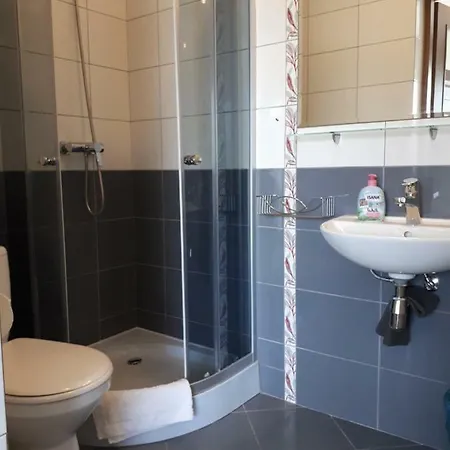 Dom Jastrzebia Z Basenem I Jacuzzi Privatunterkunft