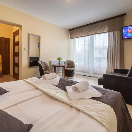 Dom Jastrzebia Z Basenem I Jacuzzi Privatunterkunft