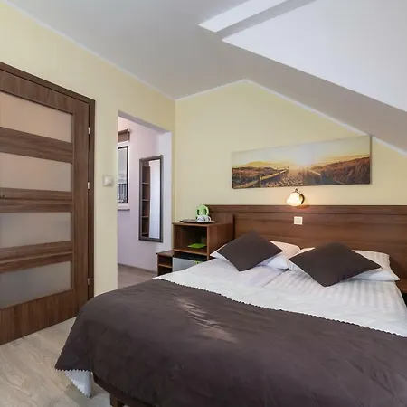 Dom Jastrzebia Z Basenem I Jacuzzi Habitación en casa particular