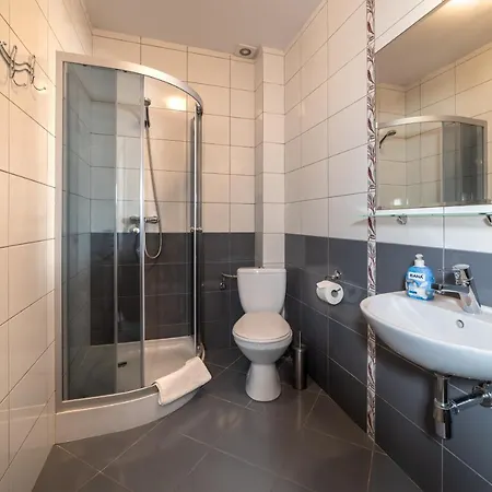 Privatunterkunft Dom Jastrzebia Z Basenem I Jacuzzi Jastrzębia Góra