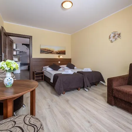 Dom Jastrzebia Z Basenem I Jacuzzi Pansiyon