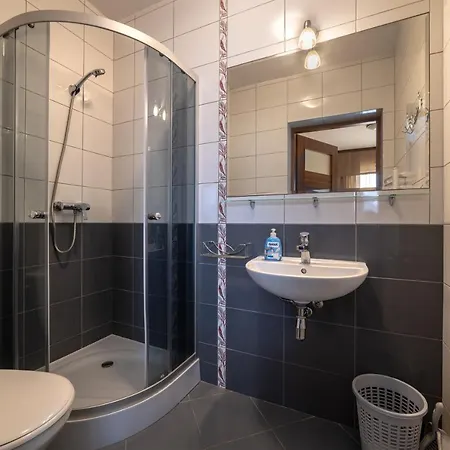 Dom Jastrzebia Z Basenem I Jacuzzi Privatunterkunft *