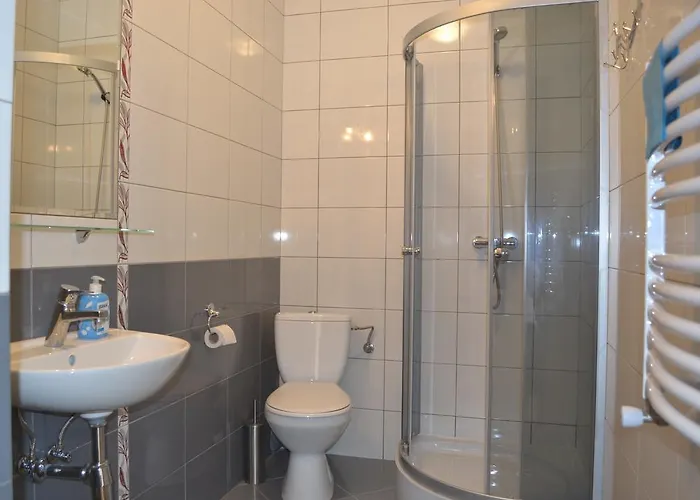 民宿 Dom Jastrzebia Z Basenem I Jacuzzi *