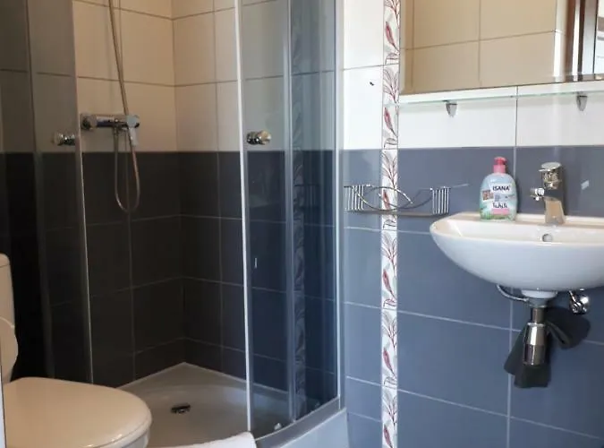 Dom Jastrzebia Z Basenem I Jacuzzi 民宿