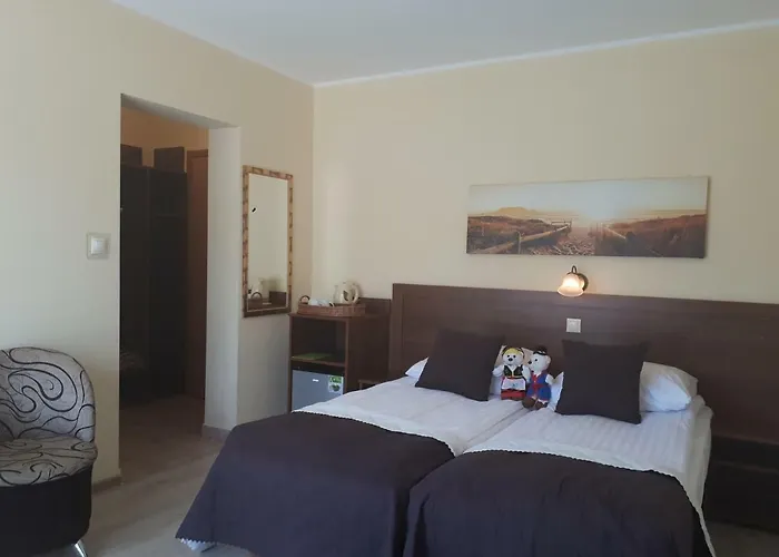 Dom Jastrzebia Z Basenem I Jacuzzi 民宿