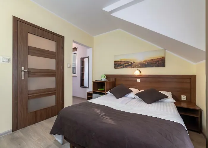 Dom Jastrzebia Z Basenem I Jacuzzi Privat bolig