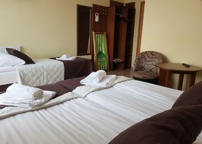 Dom Jastrzebia Z Basenem I Jacuzzi 民宿 *