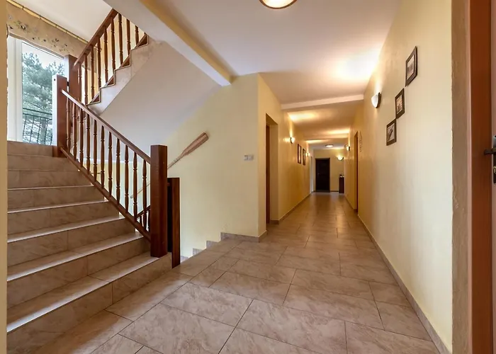 民宿 Dom Jastrzebia Z Basenem I Jacuzzi *