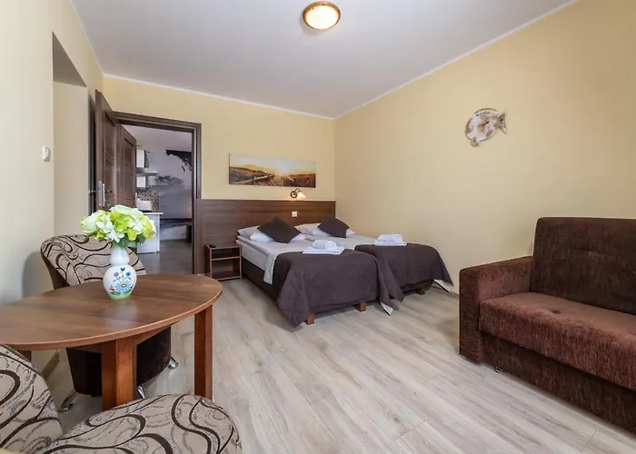 Dom Jastrzebia Z Basenem I Jacuzzi 民宿